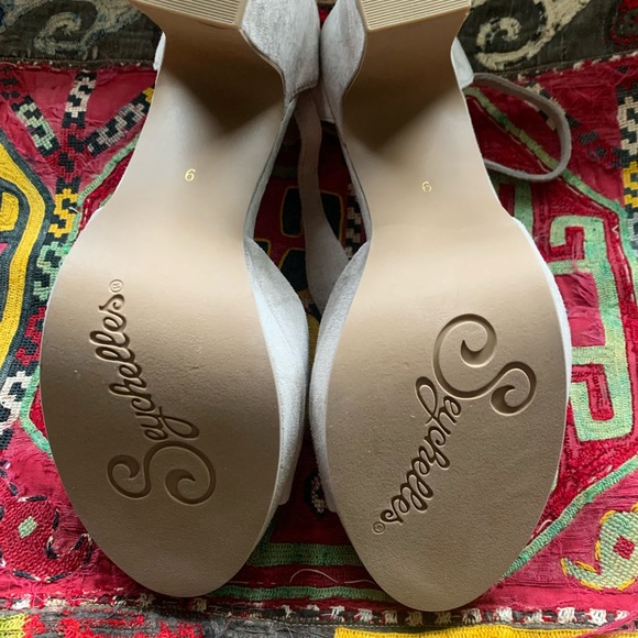 NWOT - Seychelle’s beige suede small platform ankle tie hi heels - Picture 5 of 7